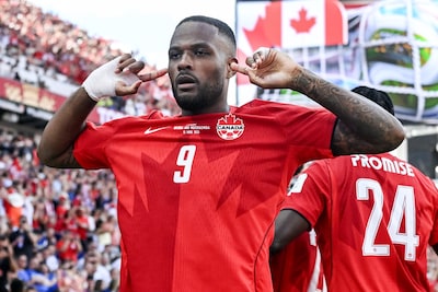 Bij Feyenoord geflopte Cyle Larin heeft maar twee minuten nodig: ‘Ik scoor altijd als Canada me nodig heeft’