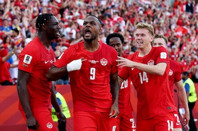 Ex-Feyenoorder helpt Canada met luid bejubelde gelijkmaker aan historisch punt tegen Bosnië