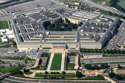 Pentagon deels ontruimd na vondst van mogelijk gevaarlijke stoffen, agenten in gasmaskers naar binnen