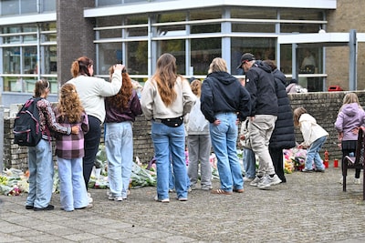 Drie kinderen en directeur omgekomen bij schoolreisongeluk: hoe help je een klas door zo’n trauma heen?