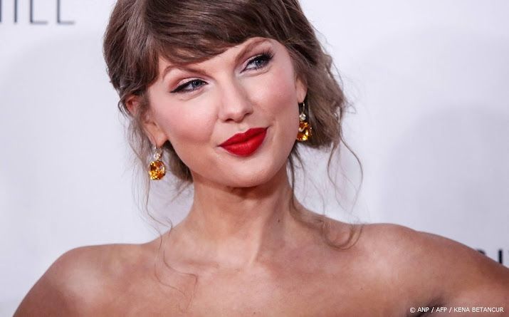 Taylor Swift bedankt in lange speech haar ouders voor offers