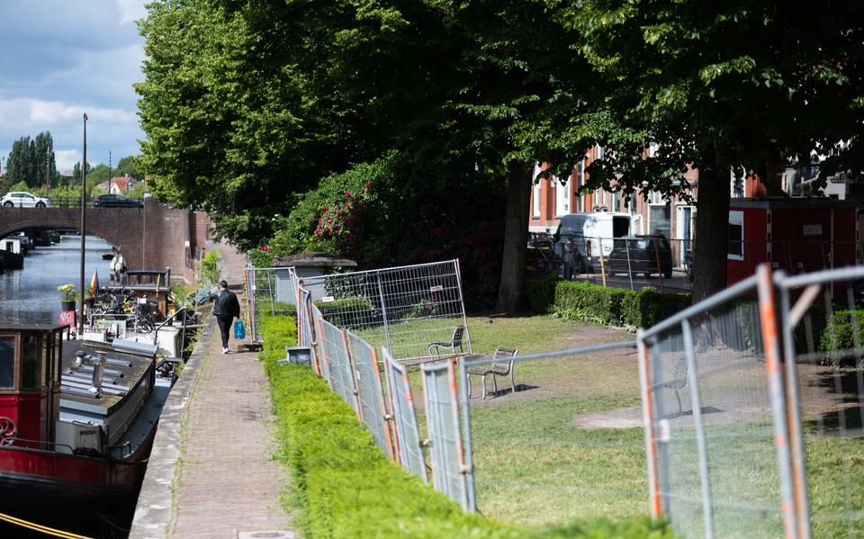Hekken en beveiligers tegen overlast daklozen Groningen. ‘We hoorden dealers zeggen dat ze naar de Nieuwe Kerk gaan’