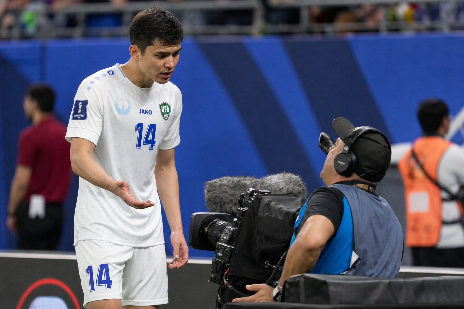 Oezbeekse verdediger Khusanov biedt excuses aan aan gewonde cameraman