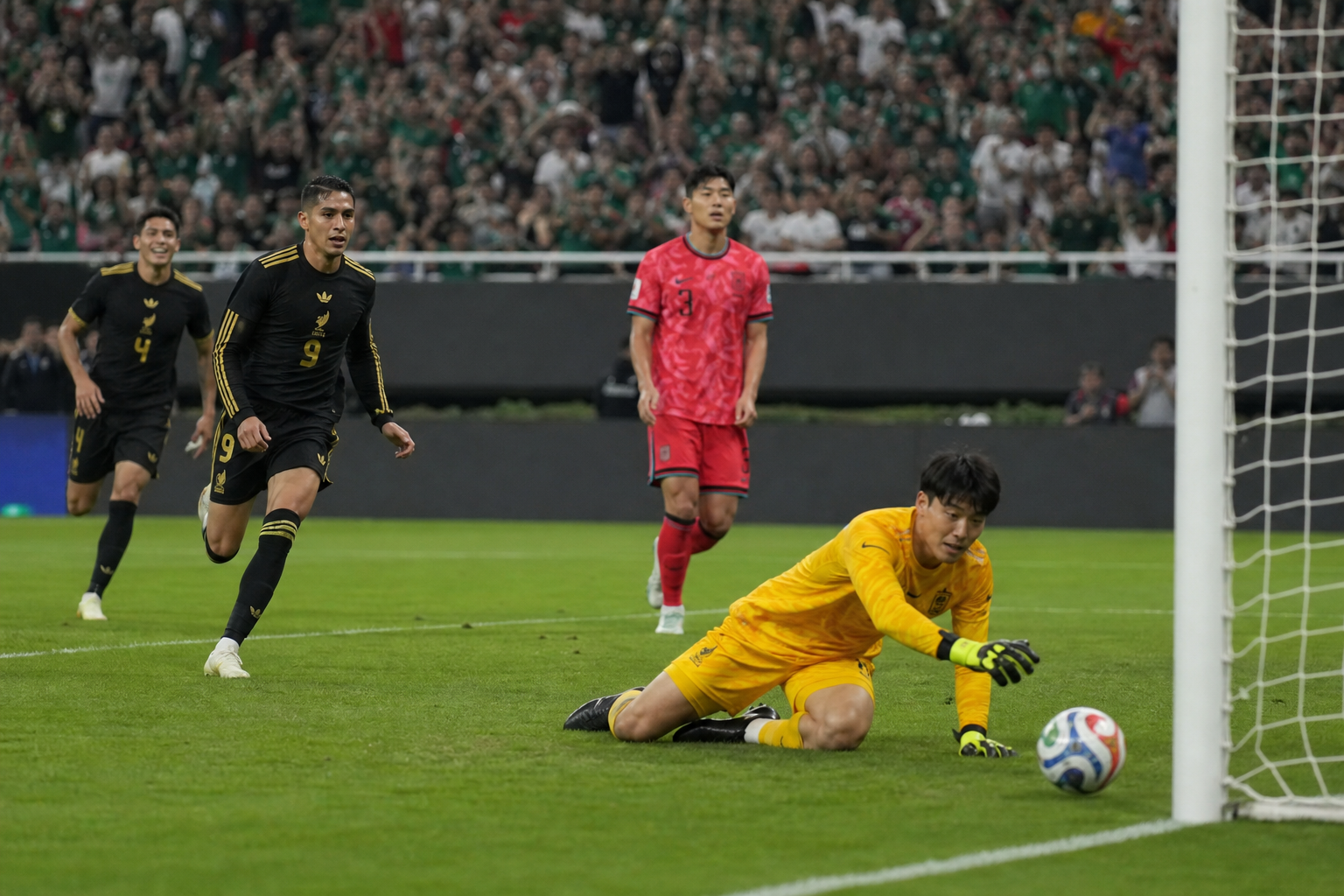 Mexico verslaat Zuid-Korea met 1-0 en is eerste land in knock-outfase WK
