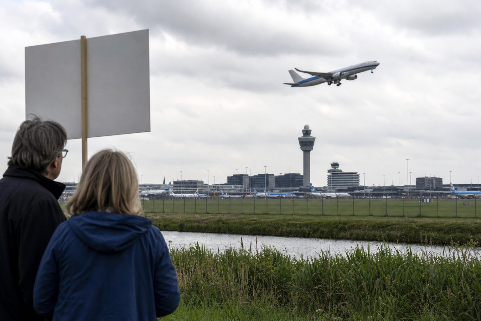 Leden Maatschappelijke Raad Schiphol stappen op uit protest