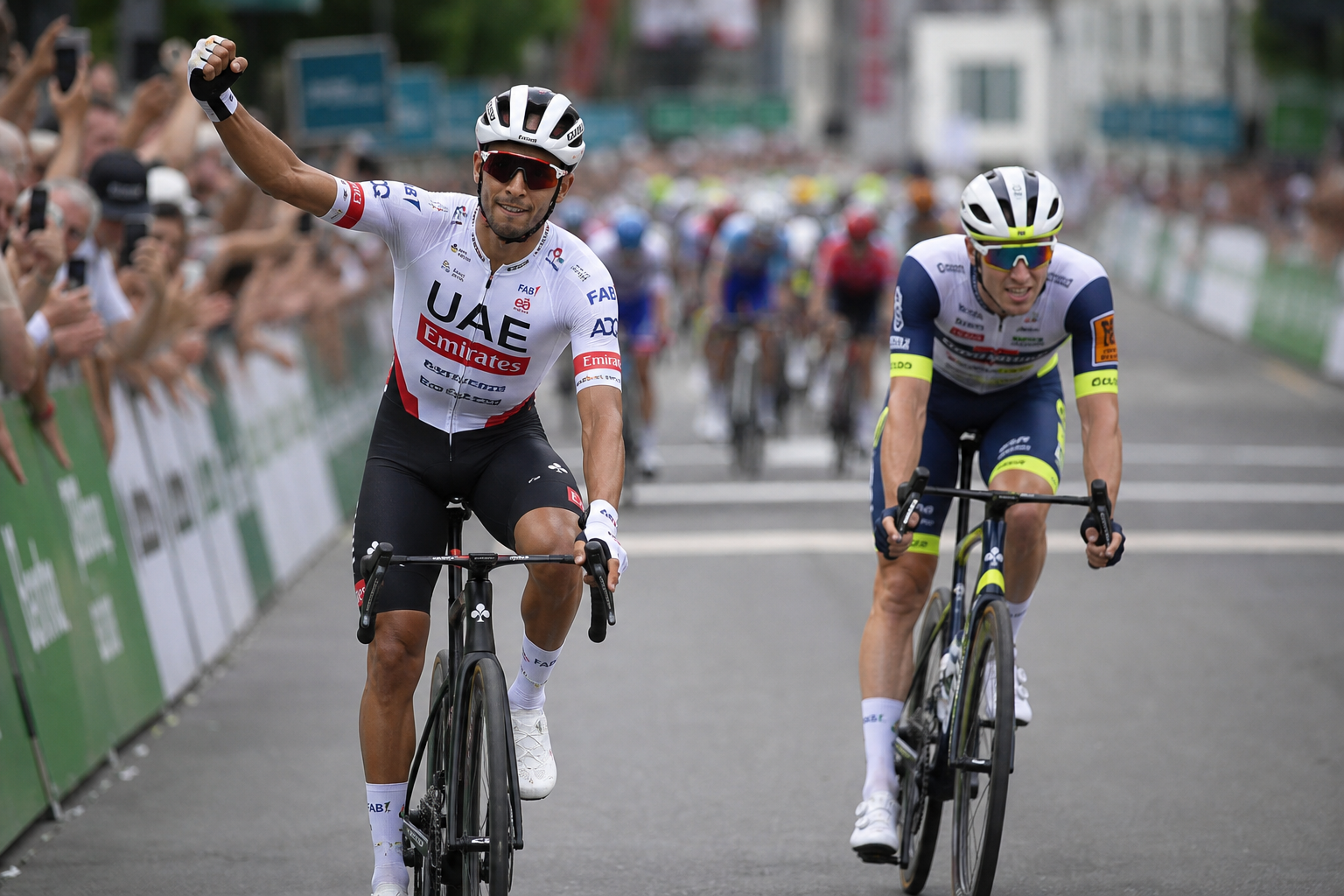 Narvaez wint derde etappe Ronde van Zwitserland na vlucht