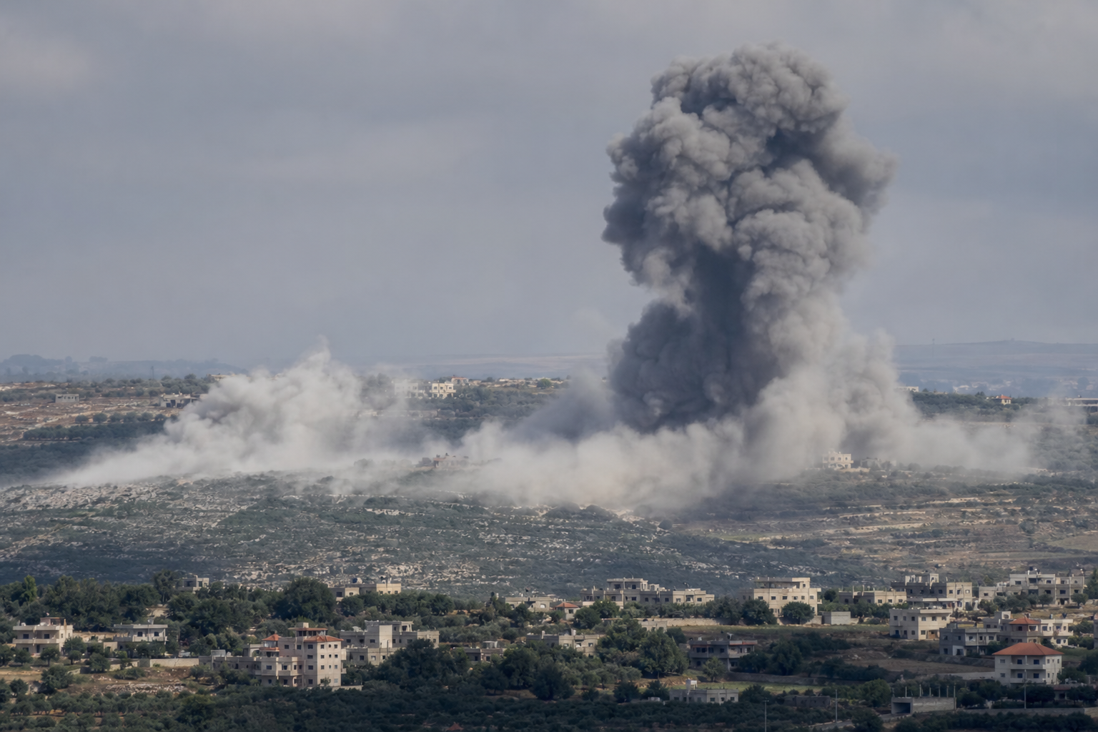 Israëlische luchtaanvallen doden vijf in Zuid-Libanon, staakt-het-vuren verbroken