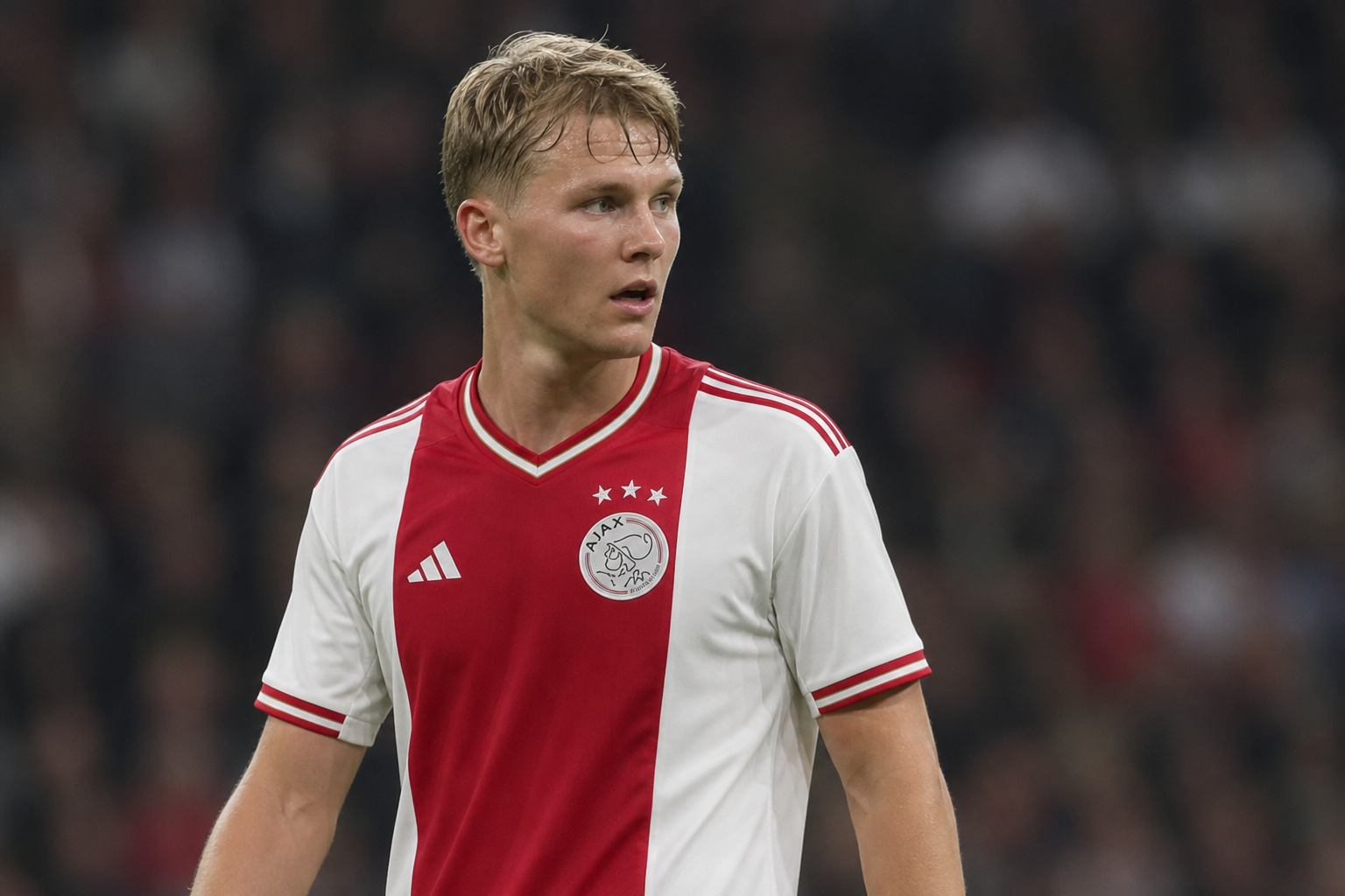 Ajax-middenvelder Sivert Mannsverk definitief naar Sparta Praag
