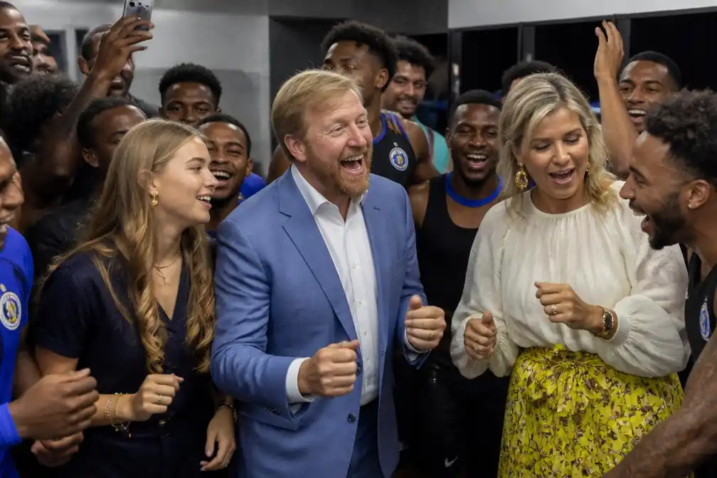 Koningspaar viert feest met Curaçao in kleedkamer na WK-gelijkspel