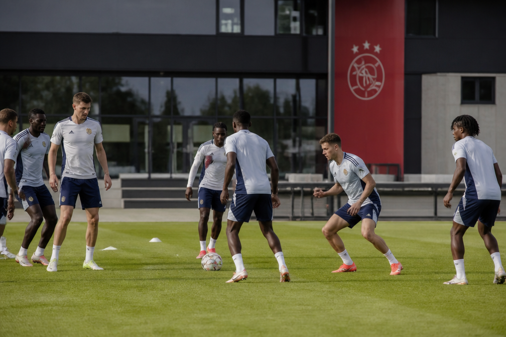 Ajax begint voorbereiding nieuw seizoen ondanks WK, vragen blijven