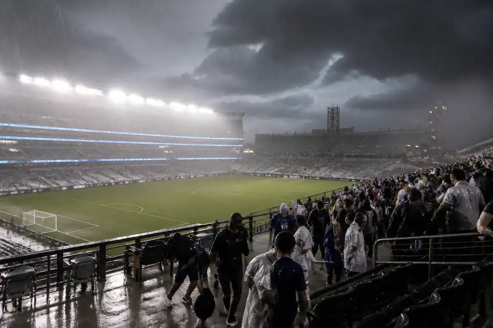 WK-duel Frankrijk-Irak in Philadelphia stilgelegd door noodweer
